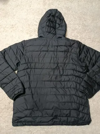 Piumino Columbia nero con cappuccio