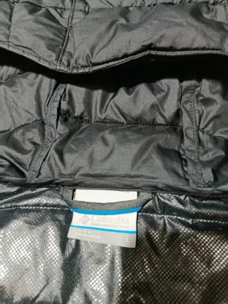 Piumino Columbia nero con cappuccio