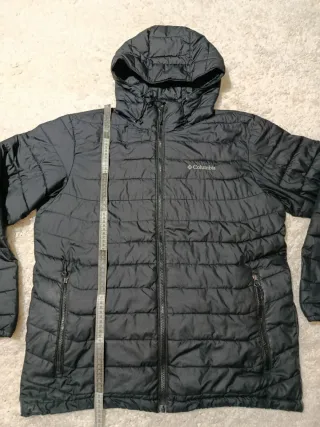 Piumino Columbia nero con cappuccio