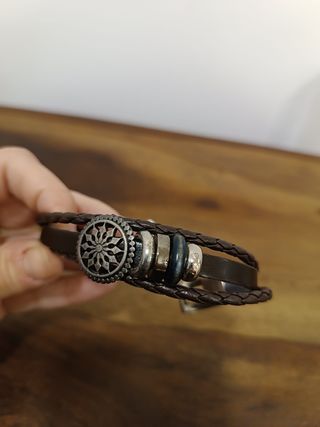 Pulsera cuero trenzado con abalorios
