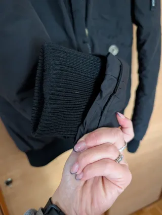 Woolrich Bomber Nero con Cappuccio e Pelliccia