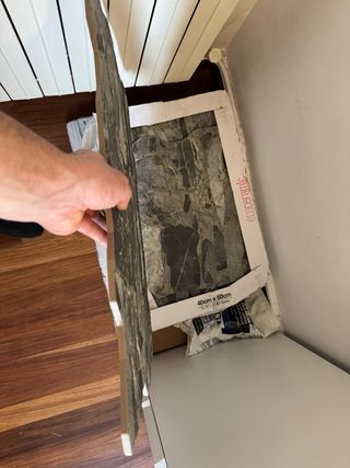 Azulejo porcelánico efecto piedra basalto 40x60cm