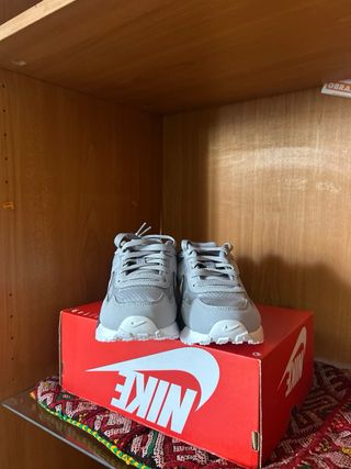 Zapatillas Nike Air Max Gris y Blanco Nuevas