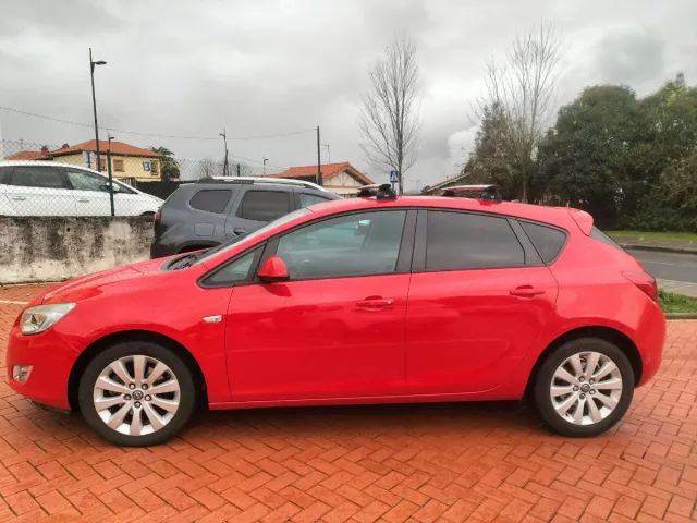 Opel Astra 2011