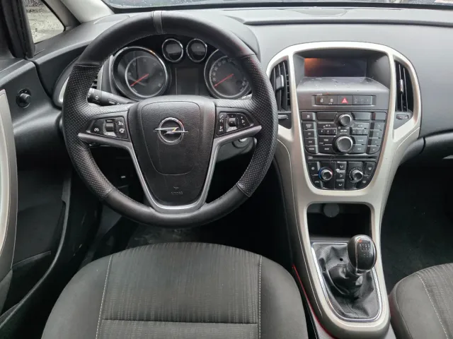 Opel Astra 2011