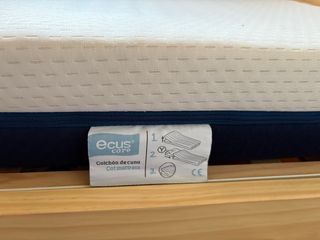 Cuna Montessori y colchón convertible a cama