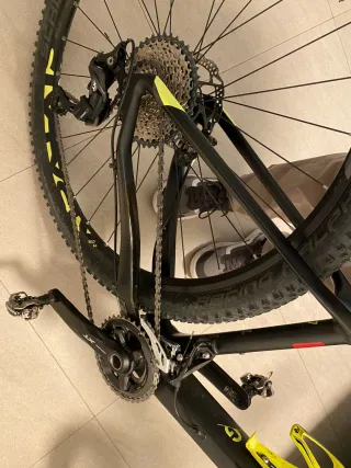 Bicicleta de montaña carbono Scott