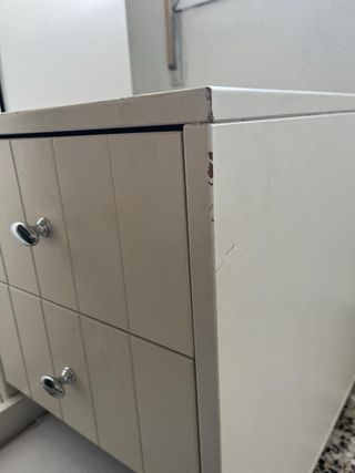 Cajonera de madera blanca