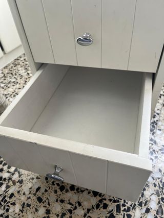 Cajonera de madera blanca