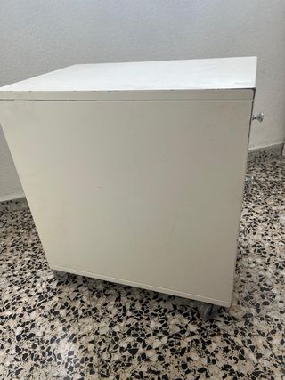 Cajonera de madera blanca