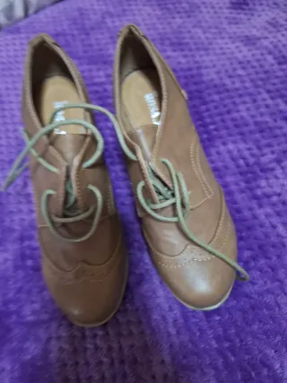 Zapatos de vestir marrones para mujer