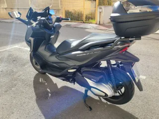 Honda Forza 350 Negra 2022. Perfecta