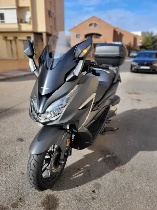 Honda Forza 350 Negra 2022. Perfecta