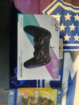 PS4 (PlayStation 4) Negra + 5 Juegos