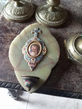Portavelas y aplique religioso esmaltado