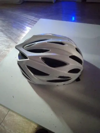 Casco de bicicleta blanco