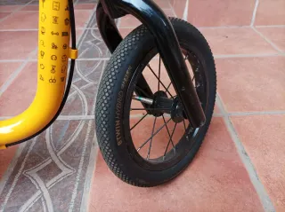 Bicicleta sin pedales amarilla Decathlon