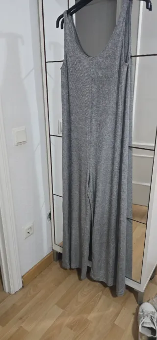 Vestido blanco con cuello dorado,todos por 30 euro