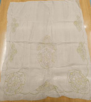 Delantal fallera seda bordado oro sin lent. 104cm