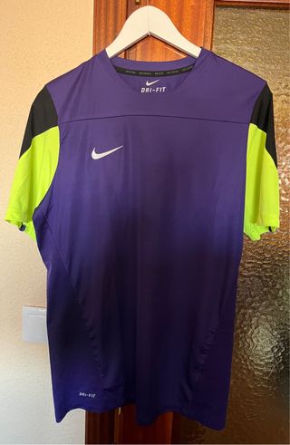 Camiseta Nike Dri-Fit Morada y Verde