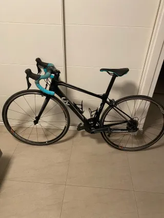 Bicicleta de carretera Liv negra Talla S. MUJER