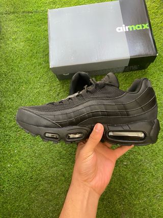 Nike Air Max 95 Negras Talla 42