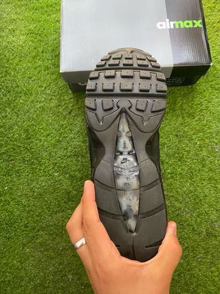 Nike Air Max 95 Negras Talla 42