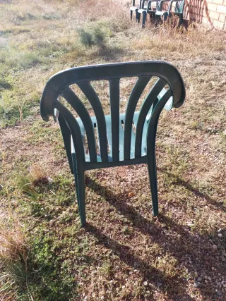 4 Sillas de Plástico Verdes
