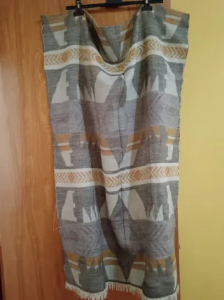 Chal de invierno con diseño geométrico