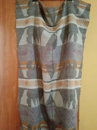 Chal de invierno con diseño geométrico