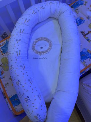 Cuna nido con estampado de leones