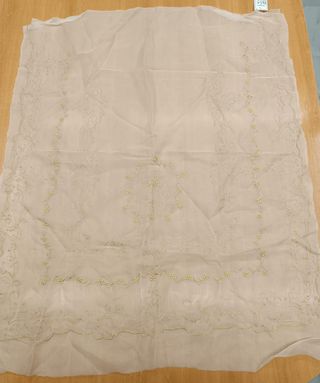 Delantal fallera seda bordado oro sin lent. 104cm