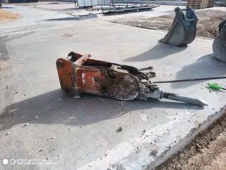 Martillo Hidráulico NPK 3XA Recién repasado.