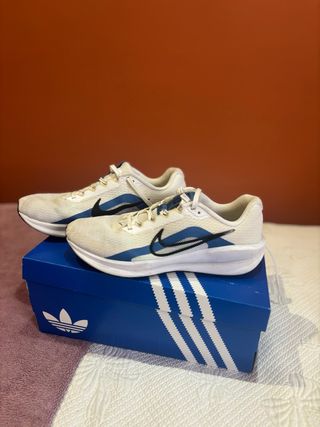 Tenis Nike Blancos y Azules