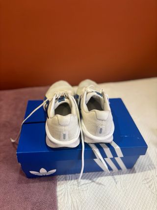 Tenis Nike Blancos y Azules