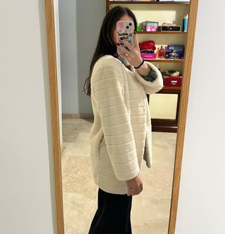 Abrigo beige de pelo sintético