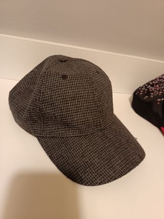 Cappellini grigio e rosa