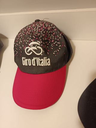 Cappellini grigio e rosa