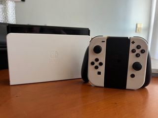 Nintendo Switch OLED Bianca