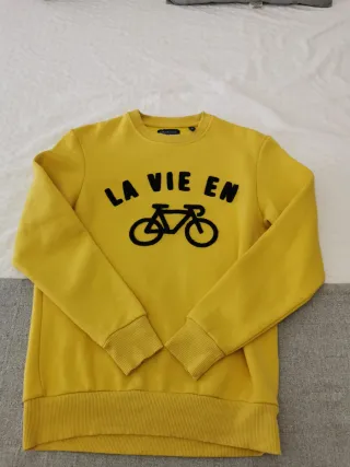 Sudadera amarilla con bicicleta