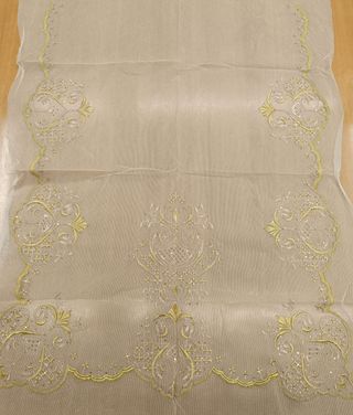 Delantal fallera tul bordado oro sin lentej. 95cm