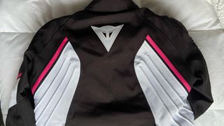 Chaqueta Moto Dainese Negra y Rosa