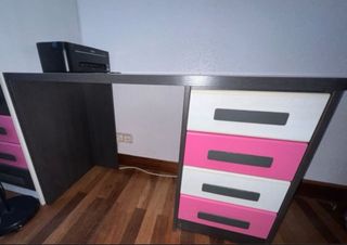 Tavolo da studio con cassetti