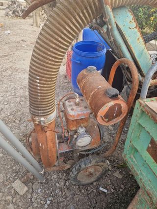 Bomba de agua naranja