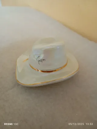 Porta oggetti ceramica cappello oro