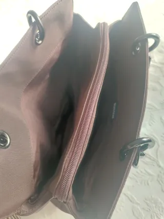 Bolso marrón con asas de aro