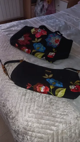 Bolso negro mujer bordado flores
