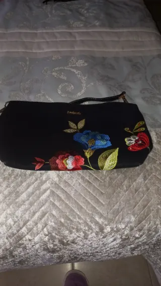 Bolso negro mujer bordado flores
