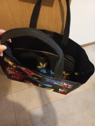 Bolso negro mujer bordado flores