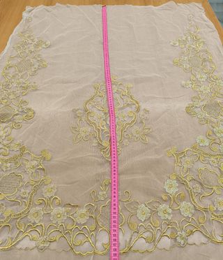 Delantal fallera tul y seda bordado oro sin lent.